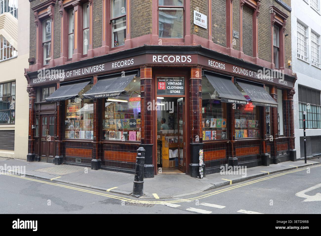 Exterieur von Sounds of the Universe Records Shop Soho London UK Juni 2026 Stockfoto