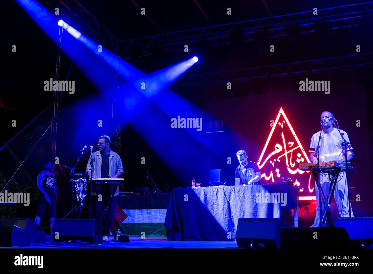 Das palästinensisch-jordanische Musikkollektiv 47SOUL, das 2013 in Amman gegründet wurde und für seine Pionierarbeit im Musikgenre „Shamstep“ bekannt ist. Rom, 21. Juli Stockfoto