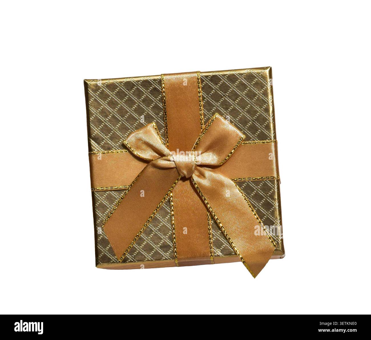 Blick von oben auf goldene Weihnachtsfeiertage-Geschenkbox mit Schleife isoliertem Ausschnitt auf weiß Stockfoto