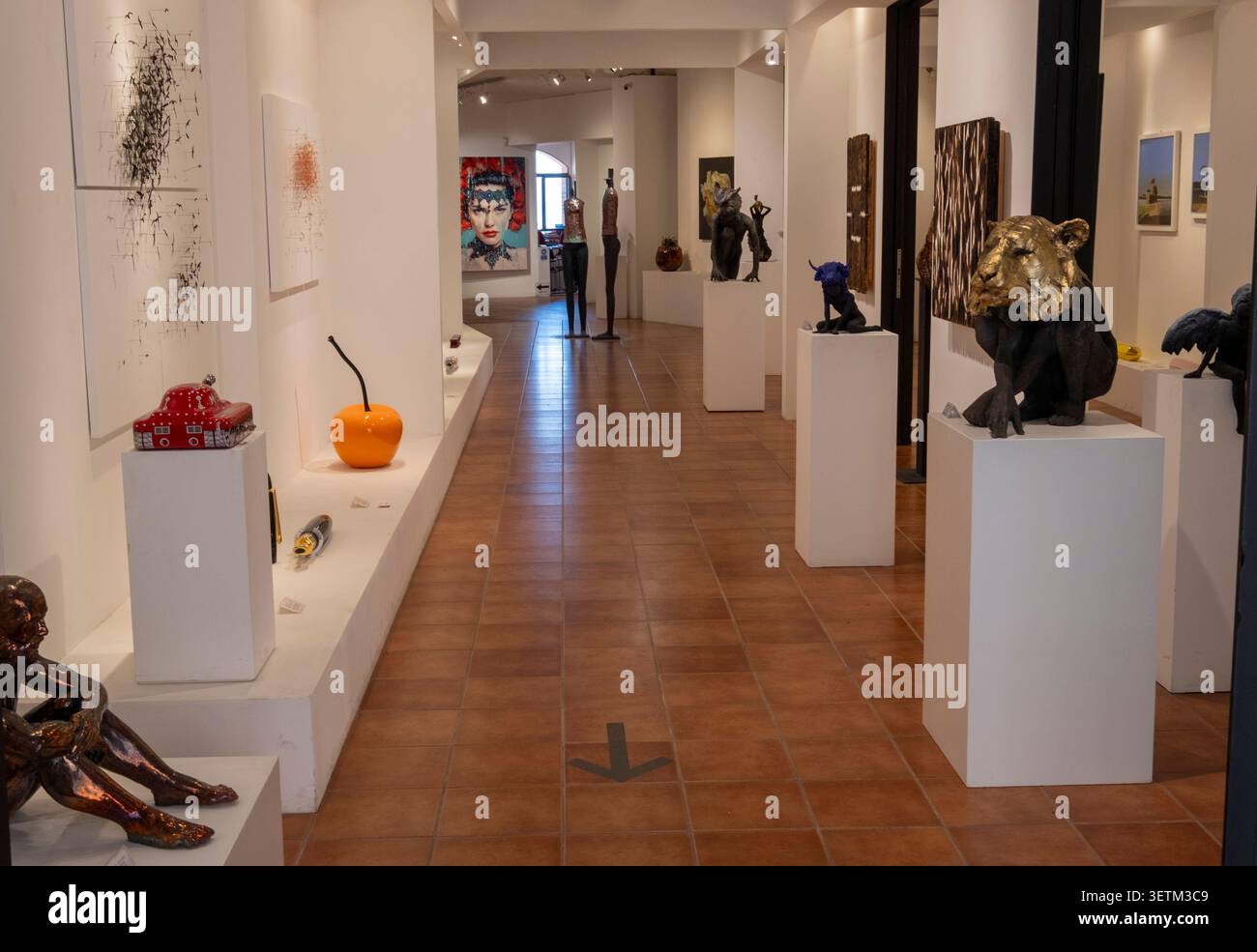 Moderne Kunstgalerie in San Gimignano, Toskana Italien Stockfoto