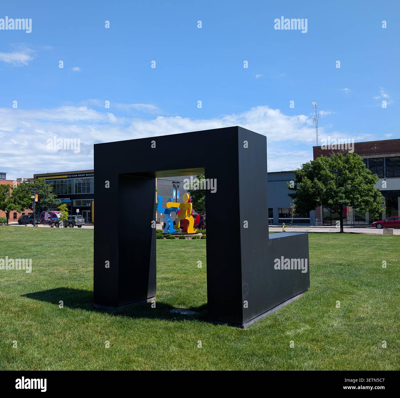 Heirat von Tony Smith stellt Keith Haring im Pappajohn Sculpture Park in des Moines, Iowa, dar Stockfoto