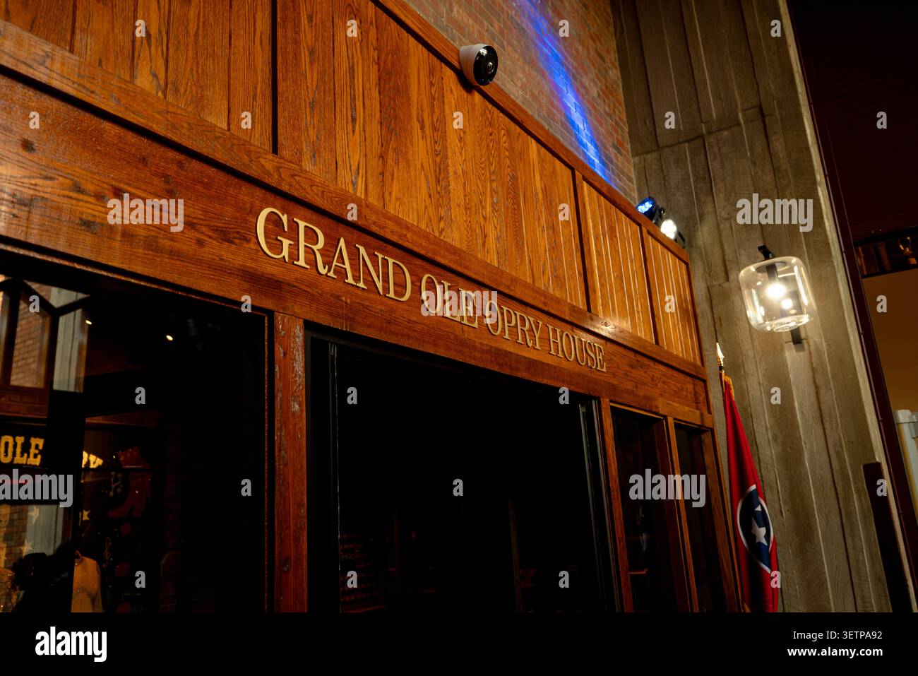 Hinter den Kulissen des Grand Ole Opry, der von Künstlern und Mitarbeitern des weltberühmten Country-Musikzentrums genutzt wird. Stockfoto