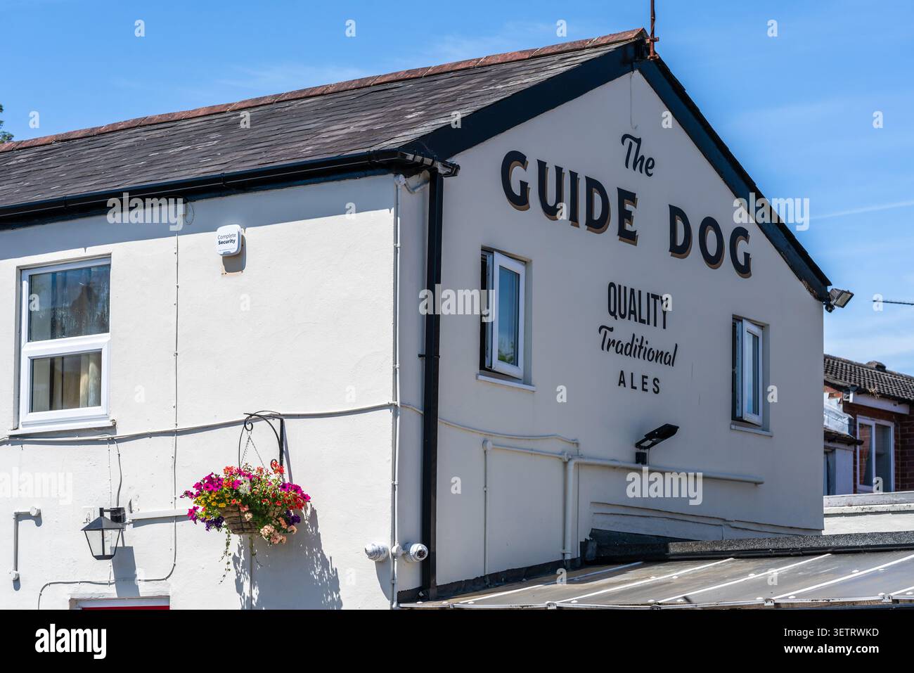 The Guide Dog Pub entlang der Earl's Road, lokal bekannt und berühmt für seine Qualität traditioneller Biere, Southampton, Hampshire, England, Großbritannien Stockfoto