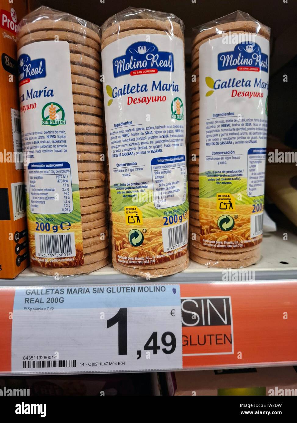 DENIA, SPANIEN - 26. Januar 2026. Packungen Molino Real Galleta Maria Desayuno Kekse ohne Gluten sind in einem Lebensmittelregal in Spanien angeordnet. Jede PA Stockfoto