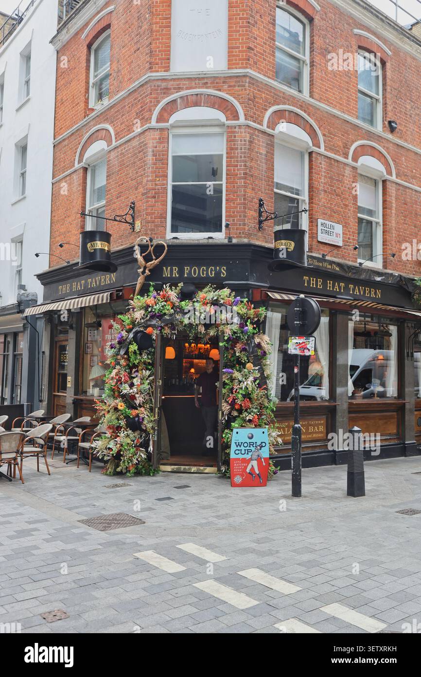 Außenansicht von Mr Fogg's The hat Tavern Soho London UK Juni 2026 Stockfoto