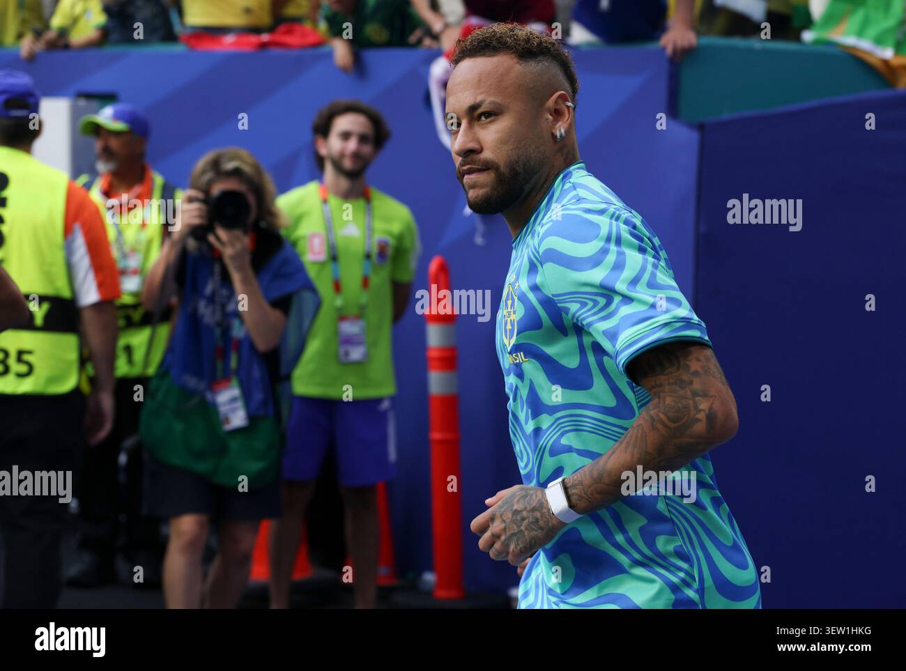 Miami, USA. Juni 2026. Neymar aus Brasilien bereitet sich vor dem Spiel der Gruppe C zwischen Schottland und Brasilien bei der FIFA Fussball-Weltmeisterschaft 2026 im Miami Stadium, Miami, USA, am 24. Juni 2026 auf. Quelle: Xu Zijian/Xinhua/Alamy Live News Stockfoto