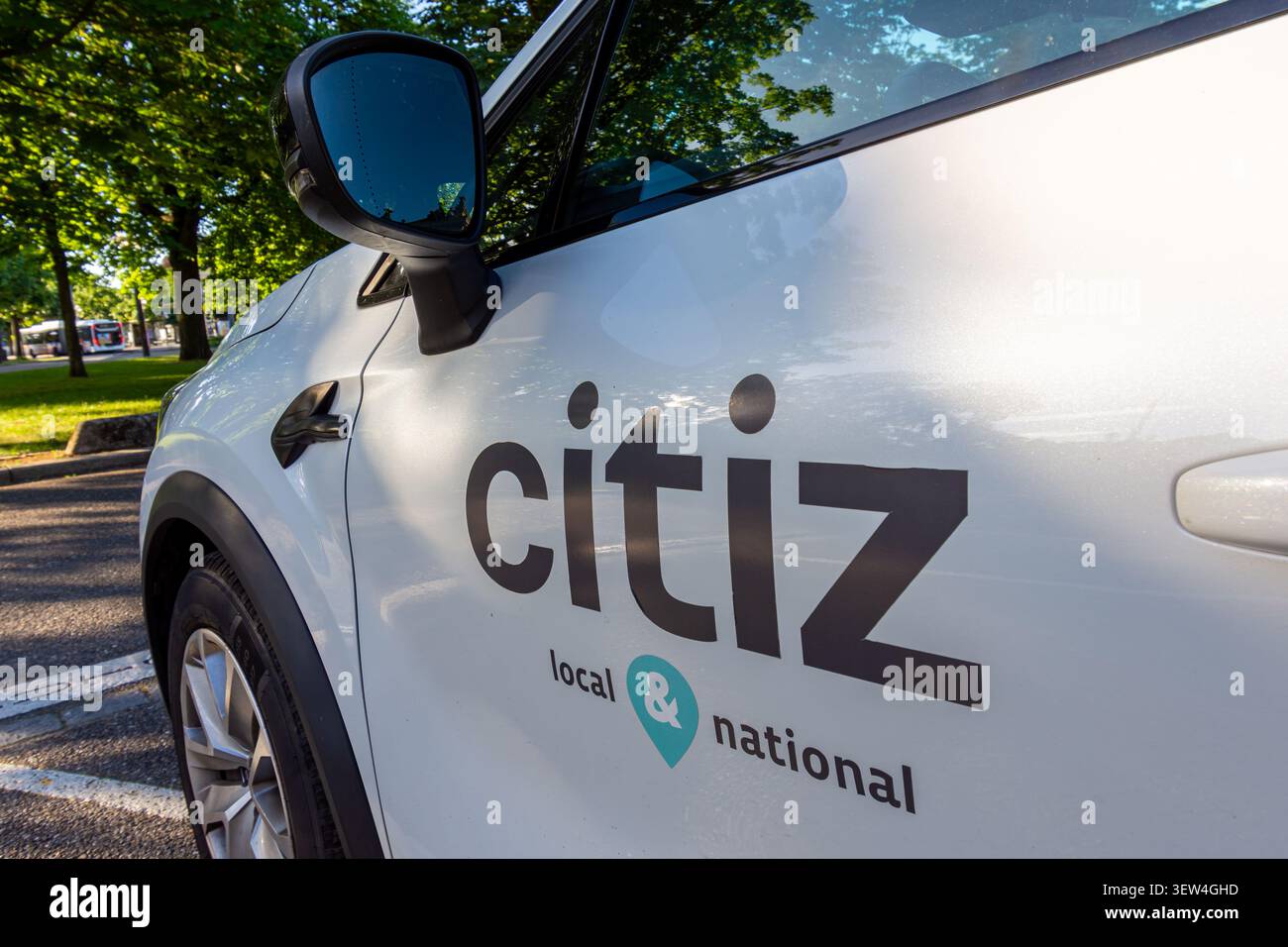 Nahaufnahme eines Citiz-Fahrzeugs. Citiz ist ein französisches kooperatives Carsharing-Netzwerk, das es Nutzern ermöglicht, ein Auto über eine mobile App oder eine Website zu mieten Stockfoto