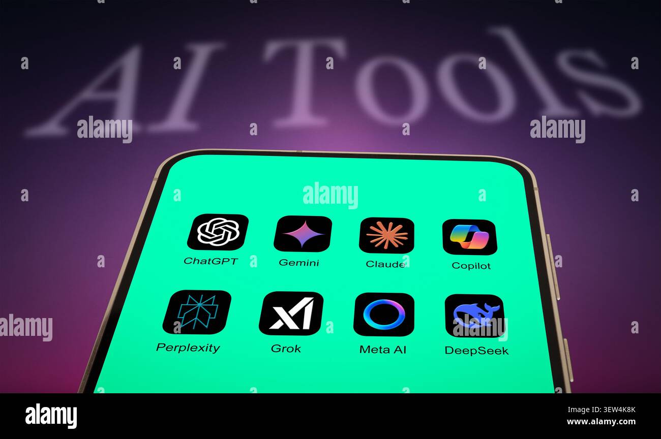 Mobile KI Revolution mit ChatGPT, Gemini, Claude, Grok, Copilot und Perplexität Stockfoto