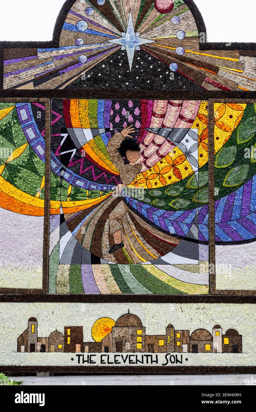 Eine Well Dressings, die Joseph und sein Fell in vielen Farben darstellt, Fountain Well, Youlgrave Well Dressings, Derbyshire, Juni 2026 Stockfoto