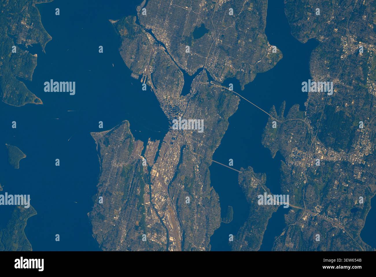 Luftfahrt von Seattle, Washington mit Puget Sound und Lake Washington. Stockfoto