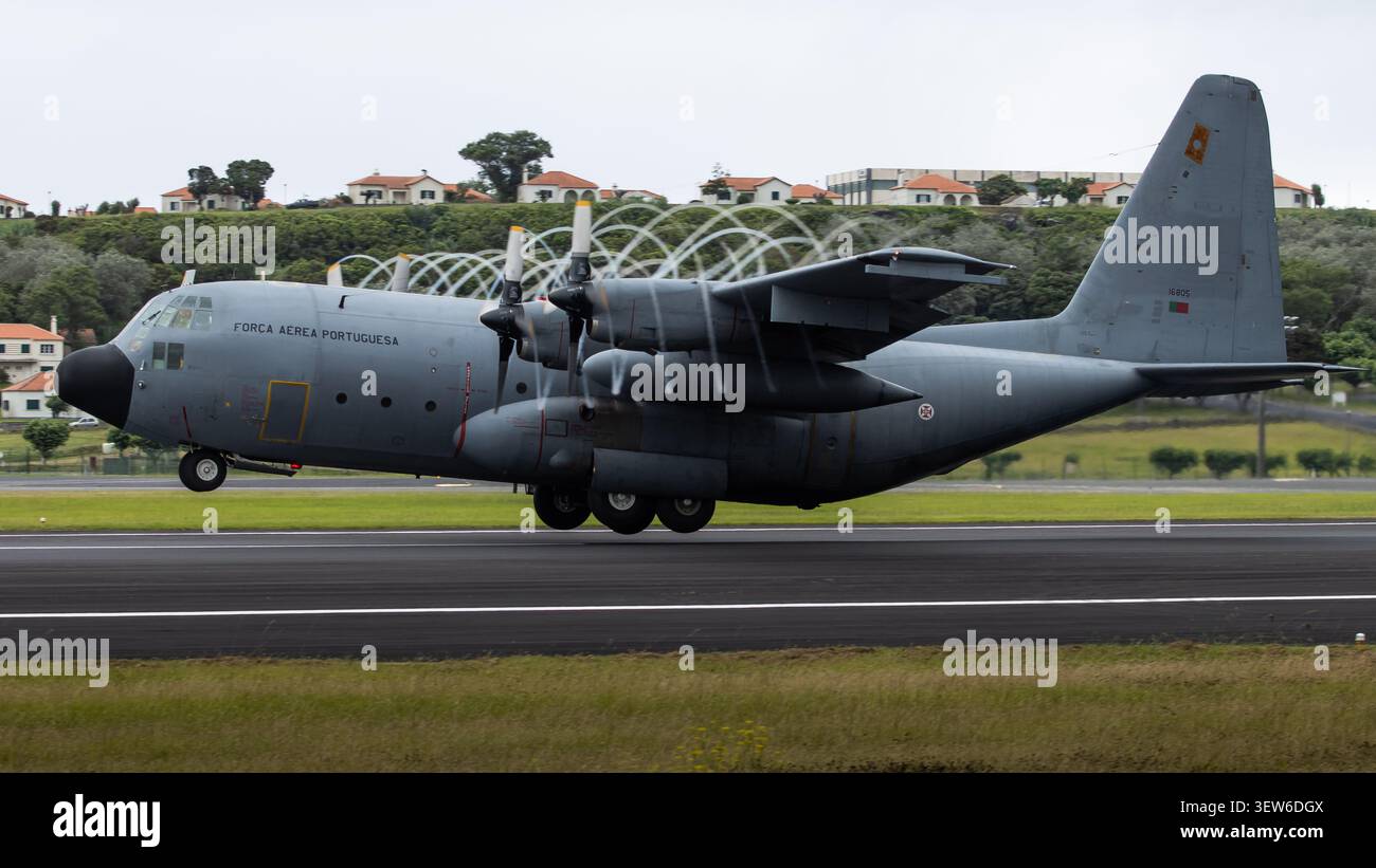 Die portugiesische Luftwaffe C-130H Hercules startet Stockfoto