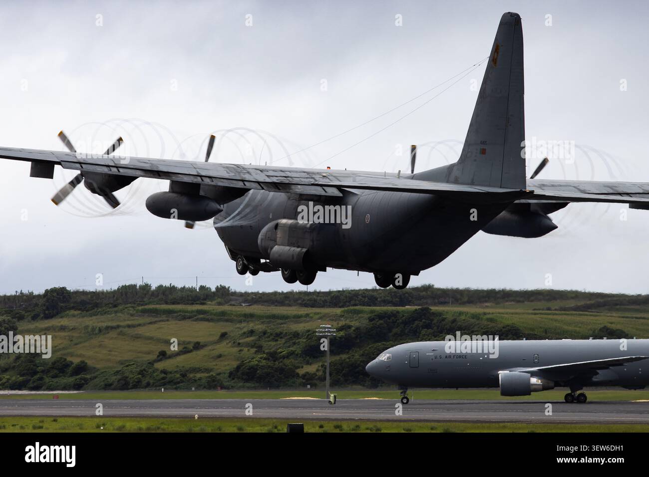 Die portugiesische Luftwaffe C-130H Hercules startet Stockfoto