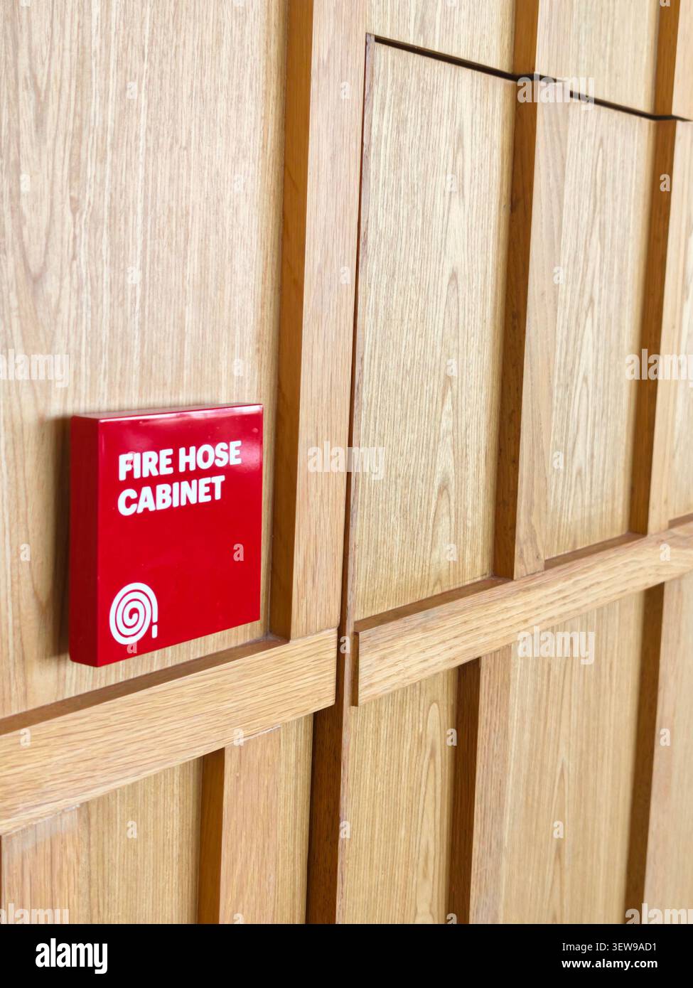 Das Etikett des Feuerlöschschschlauchschranks Stockfoto
