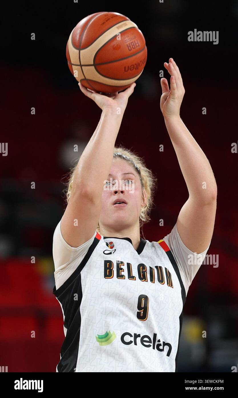Charleroi, Belgien. Juni 2026. Die belgische Jada Lynch wurde am Freitag, den 26. Juni 2026, in Charleroi während der Aufwärmphase für ein Spiel zum DHL Youth Day zwischen dem Team Be Gold Cats und Young Finland in Aktion gezeigt. Das Projekt BE Gold zielt darauf ab, einen langfristigen Übergang zu gewährleisten, indem die besten jungen Athleten der Teams U18 und U20 auf dem Weg zu den Olympischen Spielen 2028 und 2032 in das belgische CATS-Team eingezogen werden. BELGA PHOTO VIRGINIE LEFOUR Credit: Belga News Agency/Alamy Live News Stockfoto