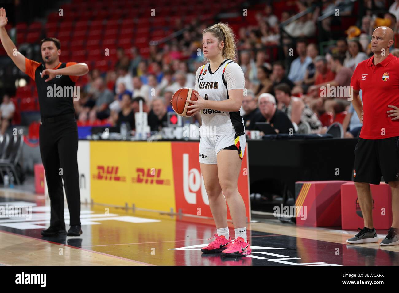 Charleroi, Belgien. Juni 2026. Die belgische Jada Lynch wurde am Freitag, den 26. Juni 2026, bei einem Spiel zwischen den Be Gold Cats und Young Finland in Charleroi gezeigt. Das Projekt BE Gold zielt darauf ab, einen langfristigen Übergang zu gewährleisten, indem die besten jungen Athleten der Teams U18 und U20 auf dem Weg zu den Olympischen Spielen 2028 und 2032 in das belgische CATS-Team eingezogen werden. BELGA PHOTO VIRGINIE LEFOUR Credit: Belga News Agency/Alamy Live News Stockfoto
