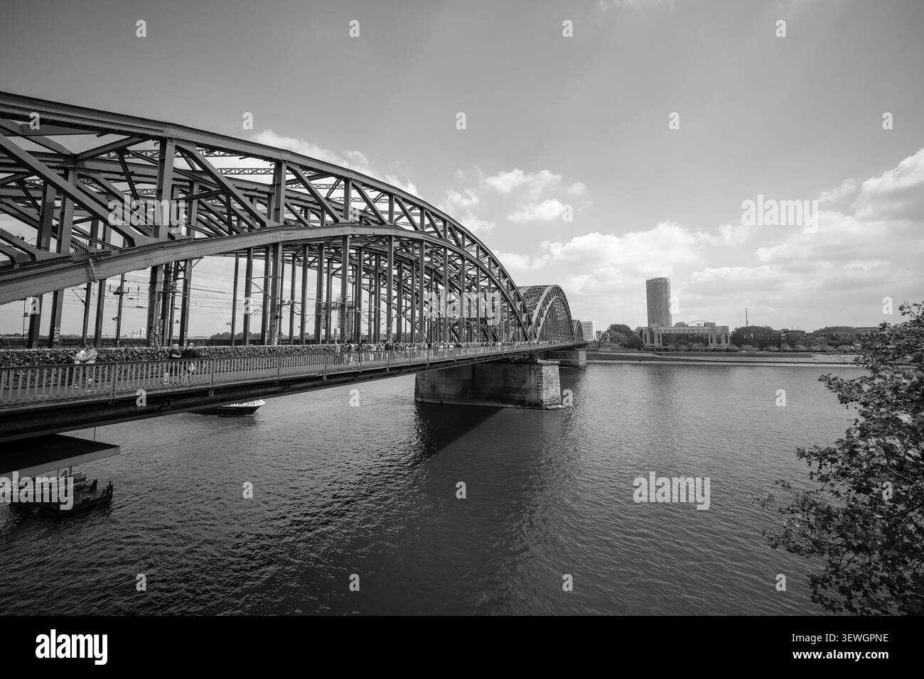 Köln - 5. Mai 2026 : Panoramablick auf die Hohenzollernbrücke und den Rhein in Köln Stockfoto