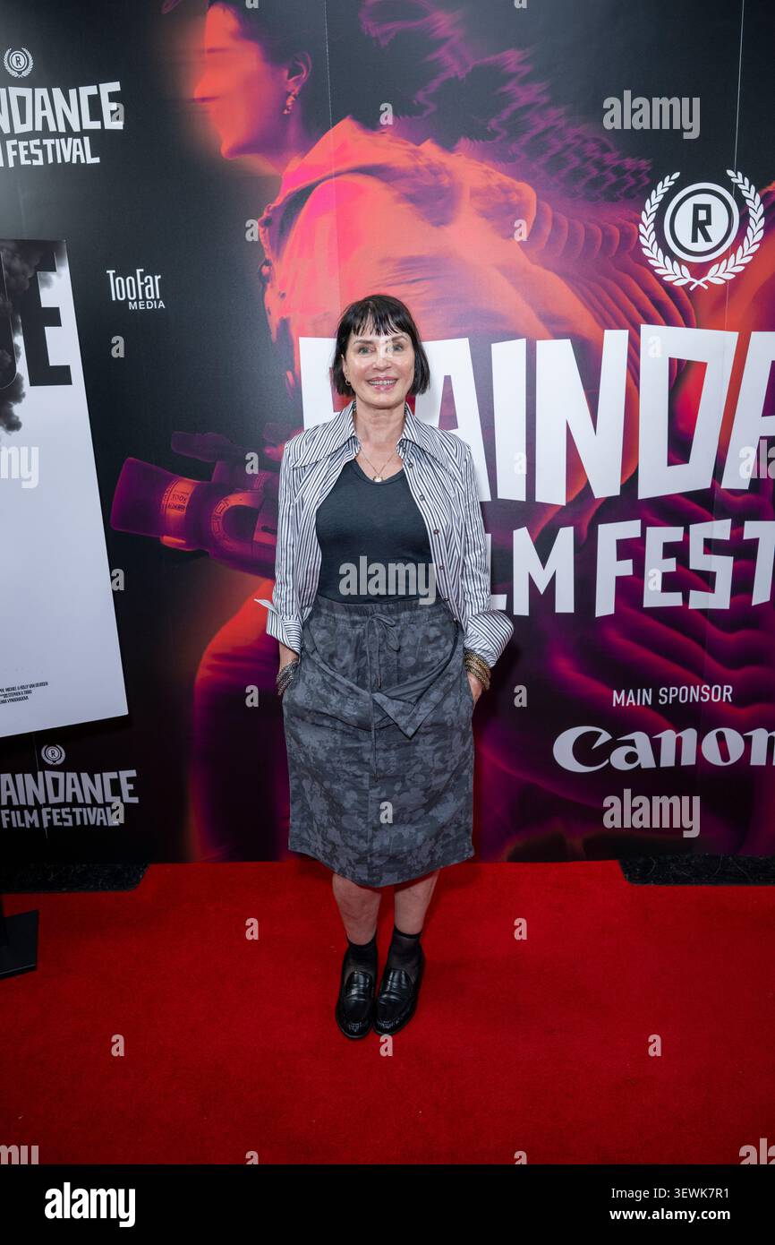 Sadie Frost & Alessio Schiazza nehmen an der Premiere von Rescue a Dokumentarfilm über Tiere teil, die in Konflikten gefangen wurden Stockfoto