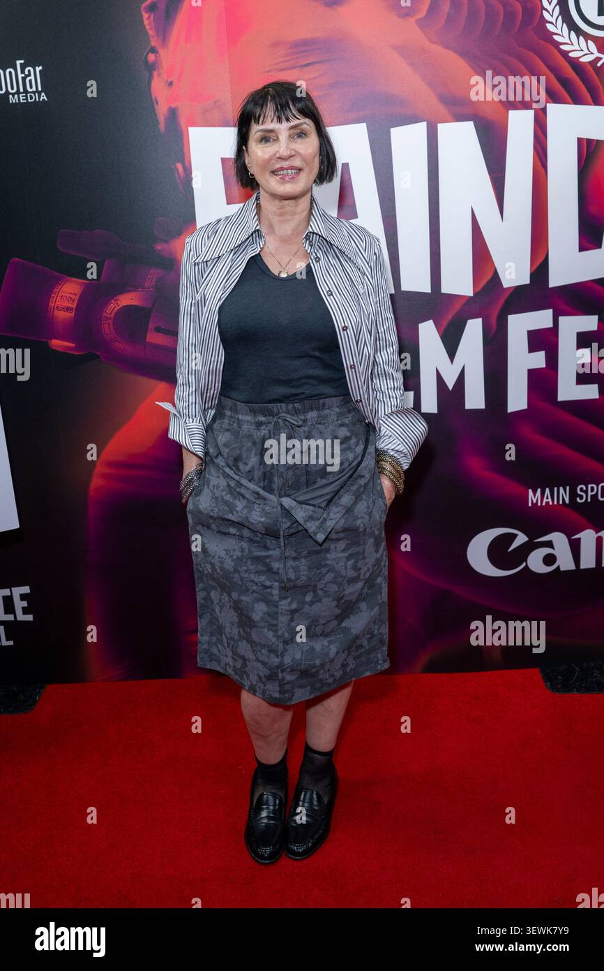 Sadie Frost & Alessio Schiazza nehmen an der Premiere von Rescue a Dokumentarfilm über Tiere teil, die in Konflikten gefangen wurden Stockfoto