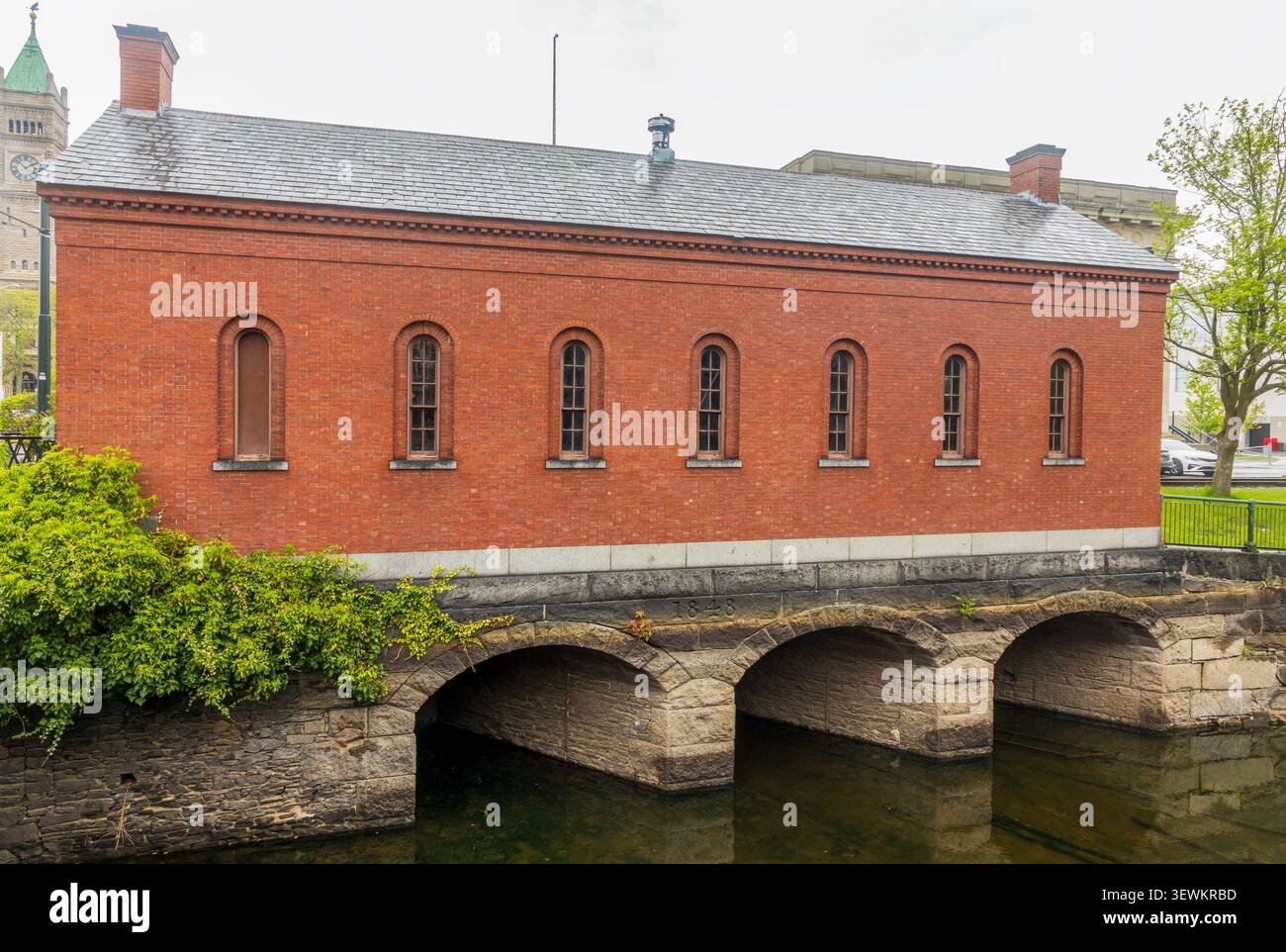 Pawtucket Gatehouse, 1848 erbaut, Teil des historischen Wasserstraßensystems in Lowell, Massachusetts Stockfoto
