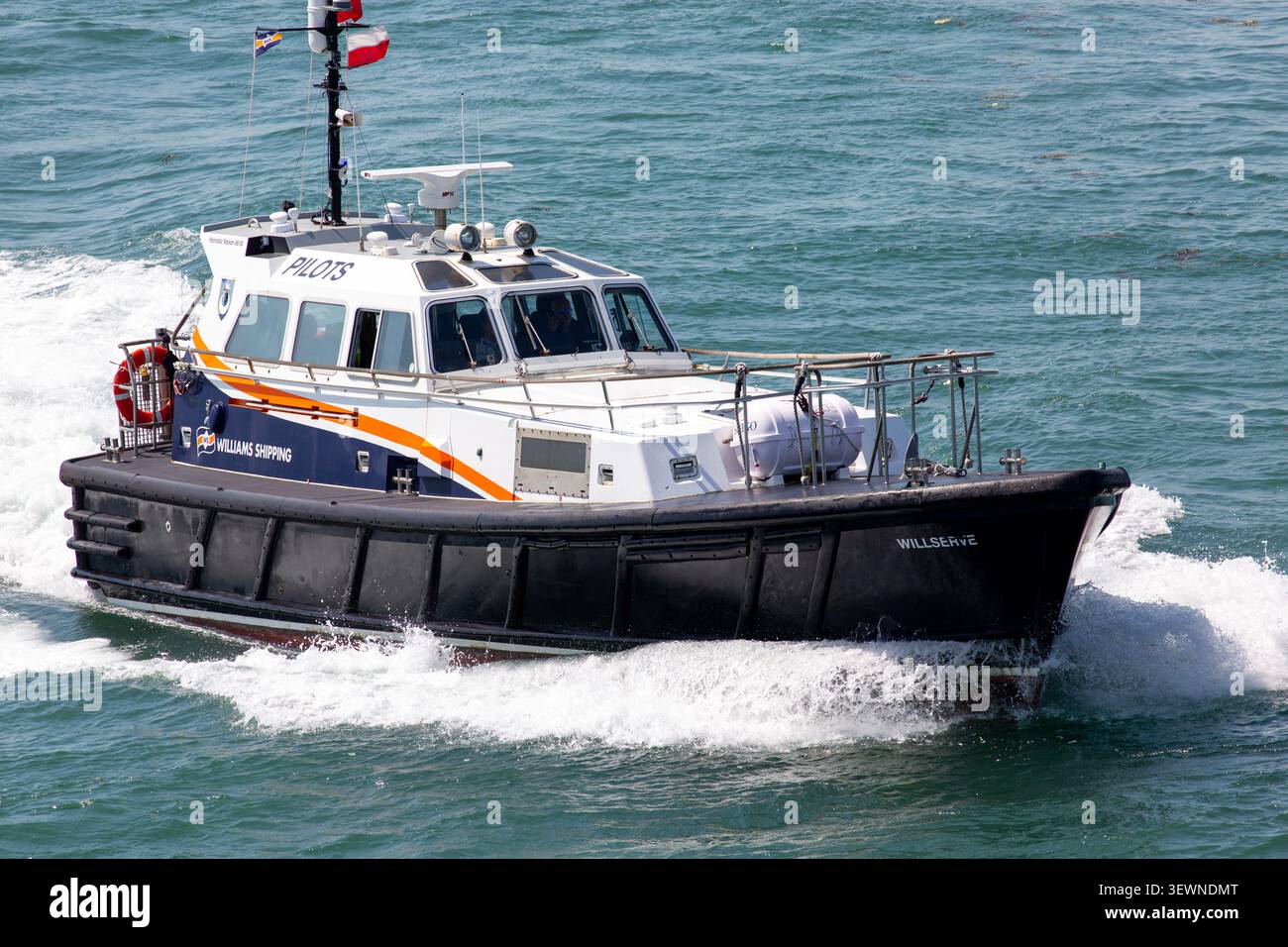 Portsmouth, Hampshire, UK - 25. Juni 2026: Portsmouth-Pilotboot Willserve - Williams Shipping Nelson 48. Stockfoto