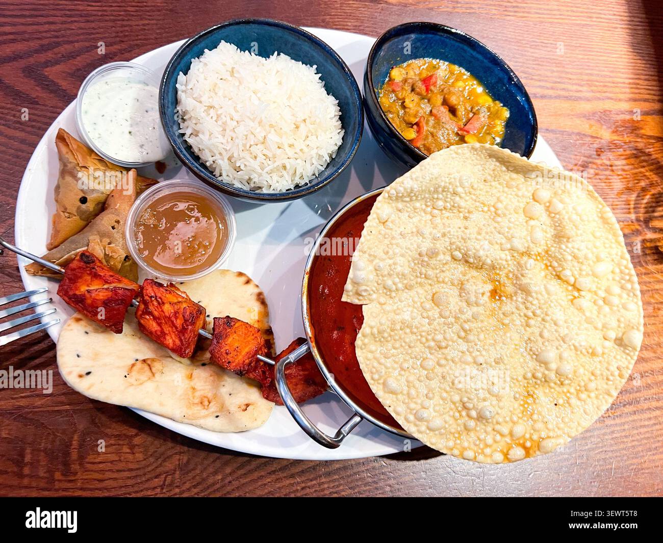Essen in einem Pub, Curry zum Mittagessen Stockfoto