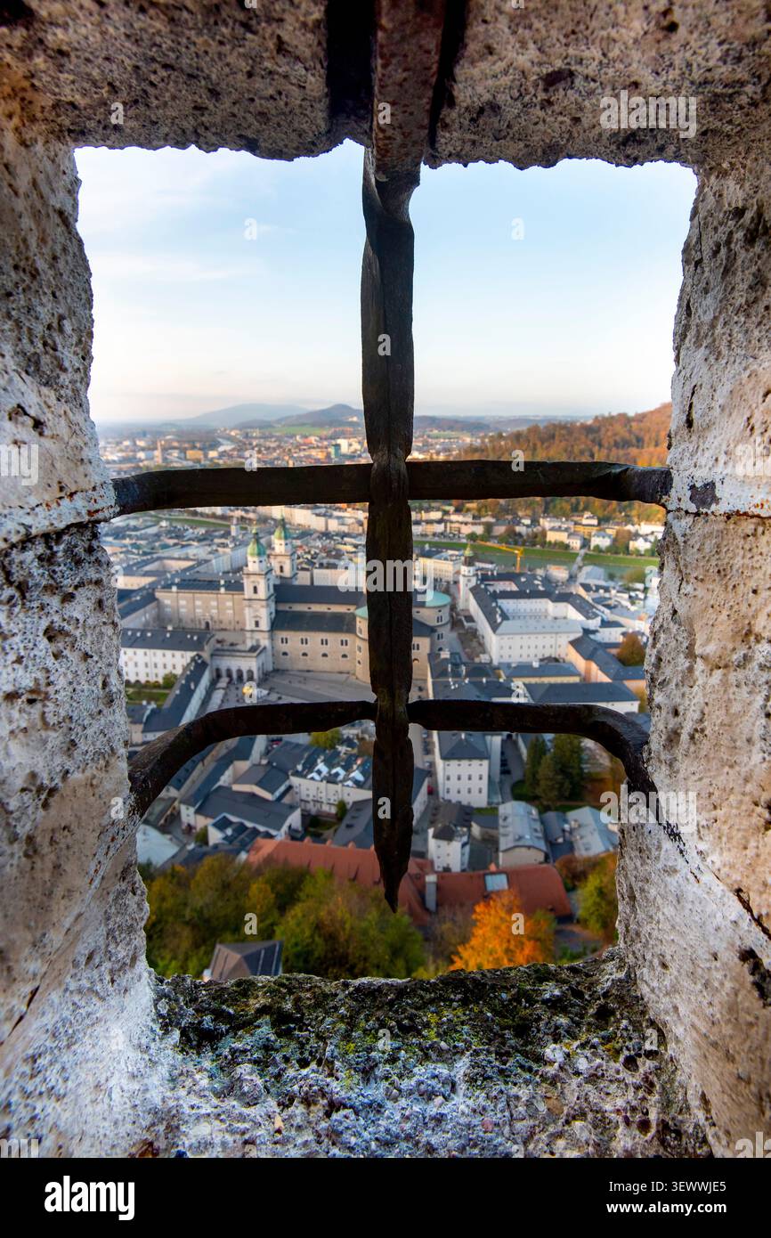 Fenstergitter im Schloss Hohensalzburg - Österreich Stockfoto