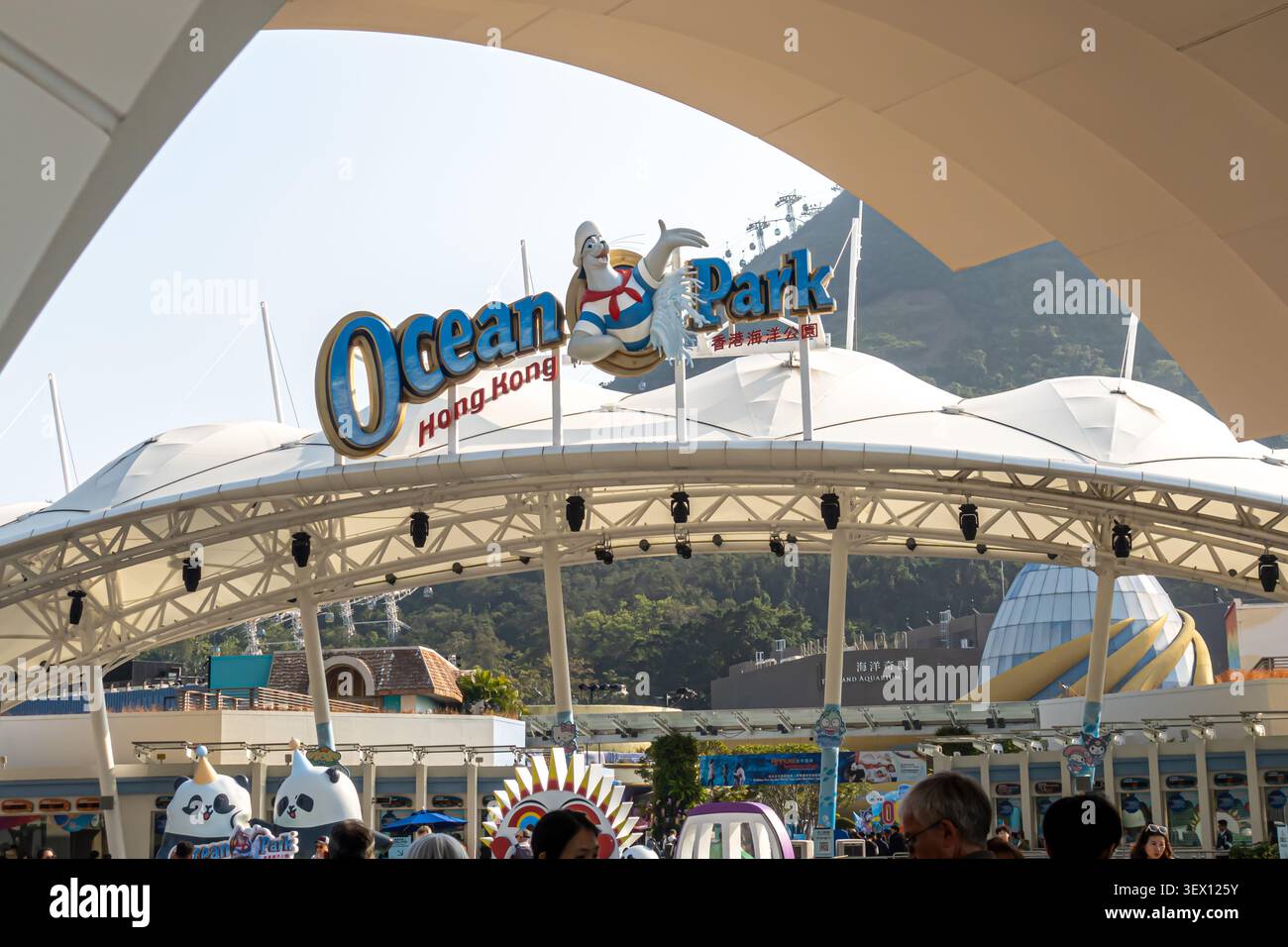 Haupteingang zum Ocean Park Hong Kong, einem prominenten Freizeitpark und Meeressäugetierpark Stockfoto