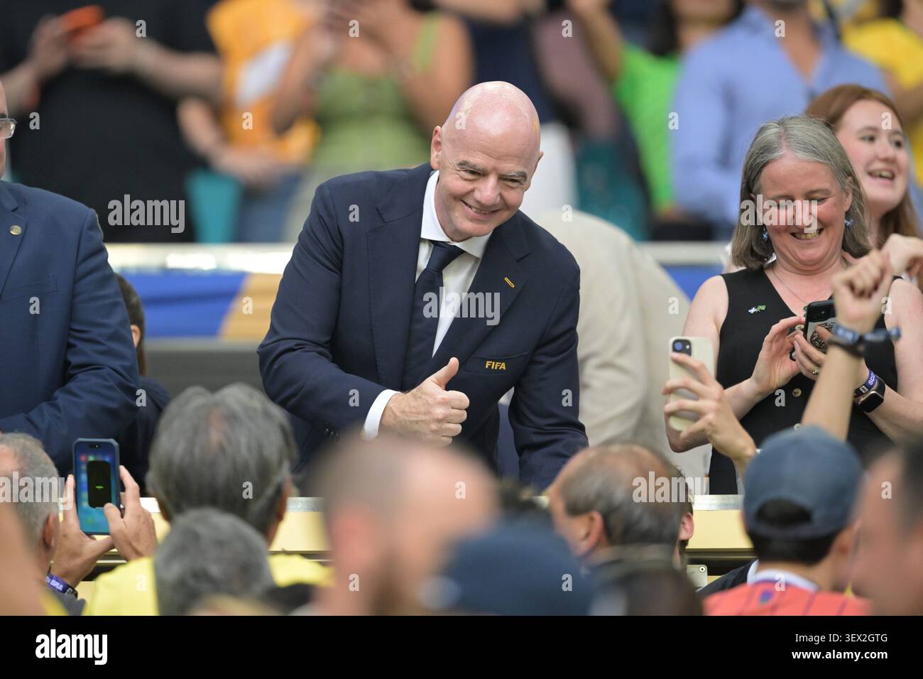 Gianni Infantino, FIFA-Präsident, gibt die Daumen hoch vor dem Spiel der Gruppe C der FIFA-Weltmeisterschaft zwischen Schottland und Brasilien am Mittwoch, den 24. Juni 2026, im Miami Stadium. (Foto: Pat Scaasi | MI News) Stockfoto
