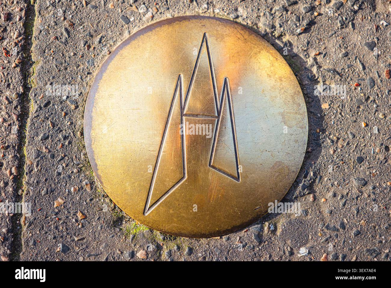 Frankreich, Calvados, Caen, Entdeckung des Erbes durch die Verfolgung der Stadtmarkierungen mit dem Stadtlogo Stockfoto