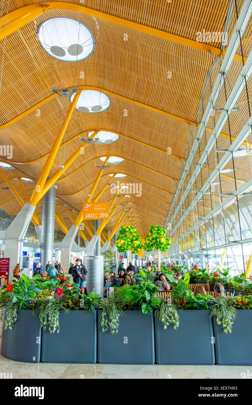 Spanien, Madrid, Madrid Barajas International Airport, Terminal 4 des britischen Architekten Richard Rogers Stockfoto