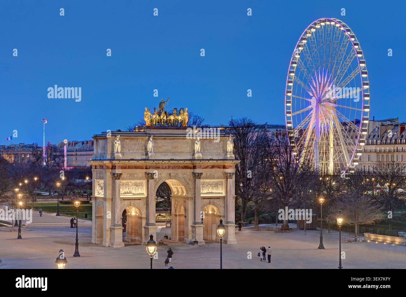 Frankreich, Paris, das von der UNESCO zum Weltkulturerbe erklärte Gebiet, der Triumphbogen des Karussells und das große Rad der Tuilerien Stockfoto