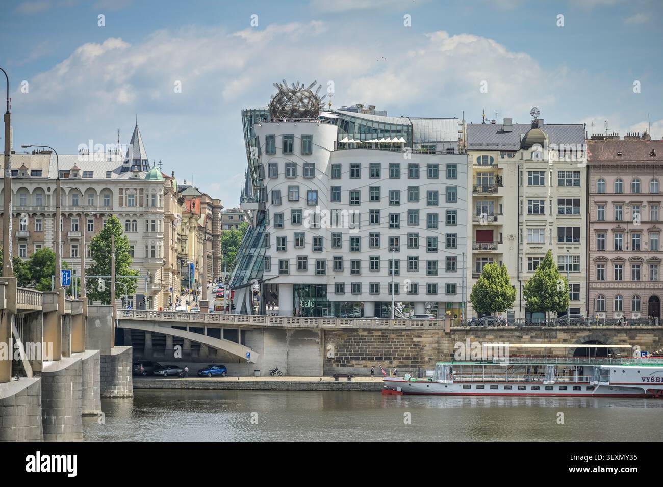Tanzendes Haus von Frank Gehry, Tancici dum, Prag, Tschechien Stockfoto