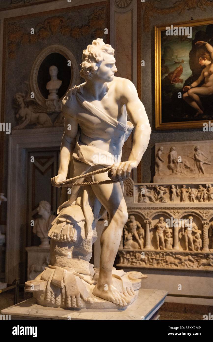 Gian Lorenzo Bernini, oder Bernini, Skulptur "David", 1623-24. Bernini-Skulptur; 17. Jahrhundert italienischer Renaissance-Bildhauer, Maler und Architekt und Führer der barocken Bildhauerkunst. Skulptur aus dem 17. Jahrhundert in Marmor. Stockfoto