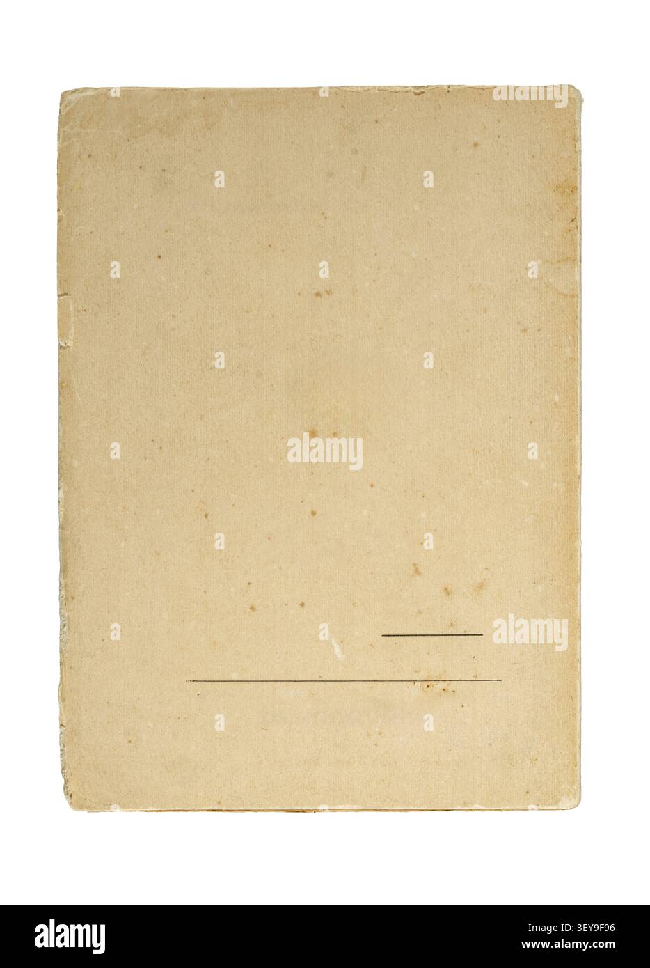 Leerer Vintage-Bucheinband mit minimalistischen Linien isoliert auf weißem Hintergrund. Leeres verwittertes Pergament mit Flecken und rauen Kanten. Stockfoto