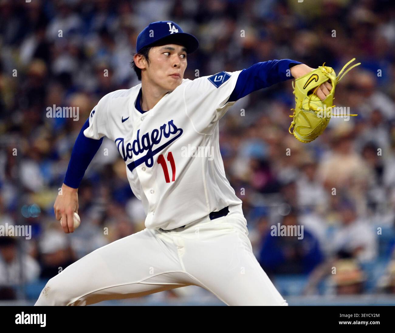 Los Angeles, Usa. Juli 2026. Los Angeles Dodgers Starting Pitcher Roki Sasaki wird am Donnerstag, den 2. Juli 2026, im ersten Inning im Dodger Stadium in Los Angeles gegen die San Diego Padres ausliefern. Foto: Jim Ruymen/UPI Credit: UPI/Alamy Live News Stockfoto