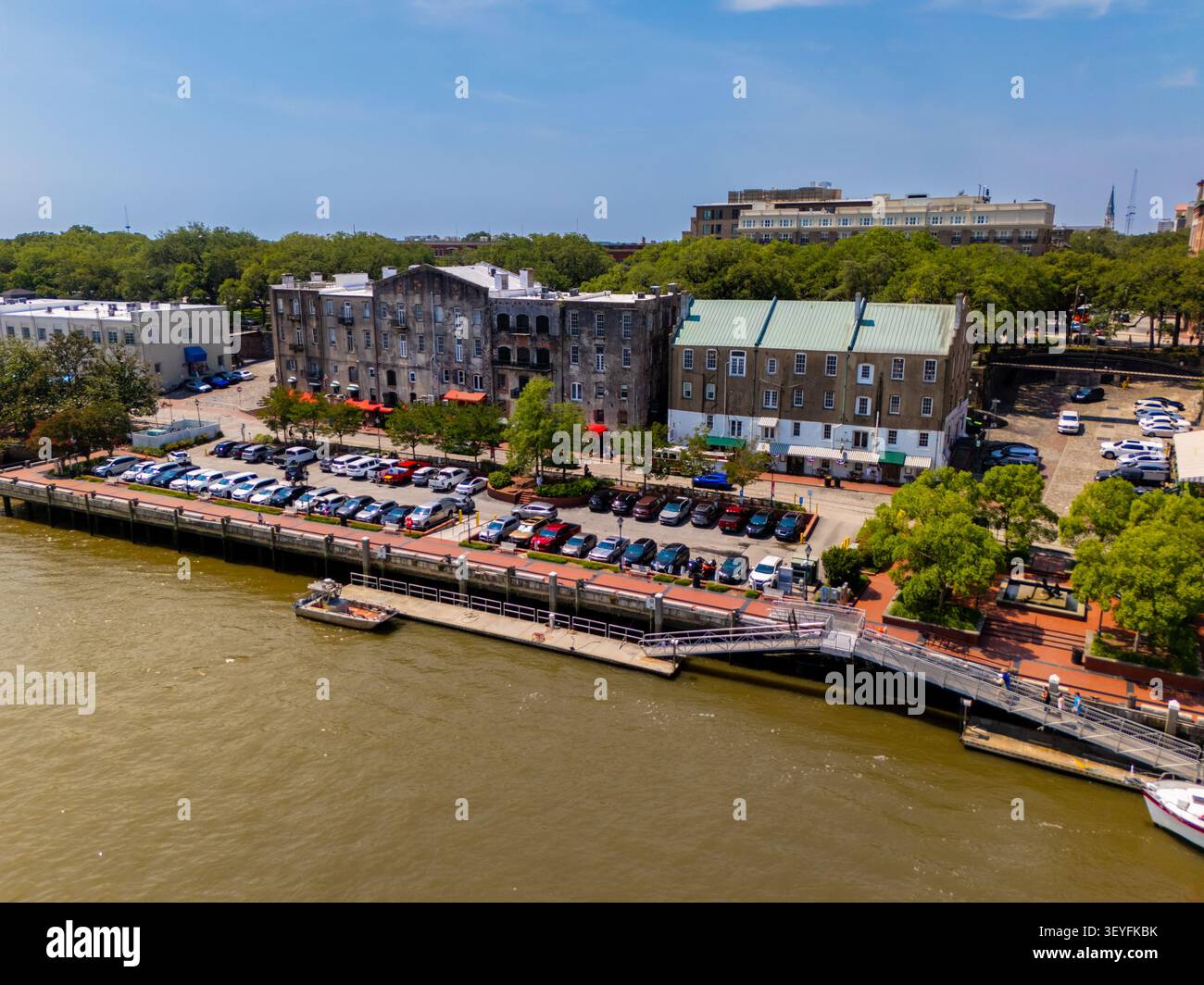 Savannah Georgia Flussszene mit historischen Gebäuden am Flussufer 2026 Stockfoto