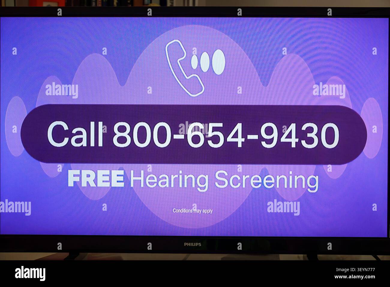 TV-Kabelfernseher-Bildschirmmonitor, kostenlose Hörscreening, Hörtest, Hörscreening, Audiologie, Gehörgesundheit, Gehörpflege, Hörverlust, er Stockfoto