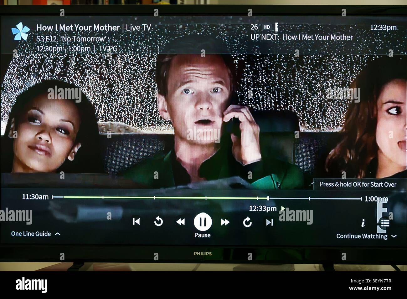 TV-Kabelfernseher-Bildschirmmonitor, How I Met Your Mother, Fernsehserie, TV-Sitcom, Komödien-Serie, Fernsehserie, TV-Serie, E Entertainment Stockfoto