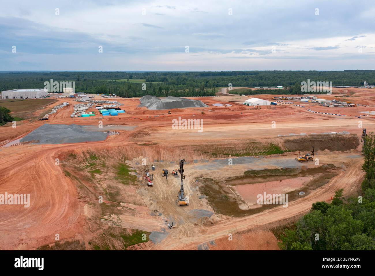 Louisa, Virginia – Amazon Web Services baut den Northeast Creek Technology Campus, ein 374 Hektar großes Rechenzentrum im ländlichen Virginia, westlich von Richmond. Stockfoto