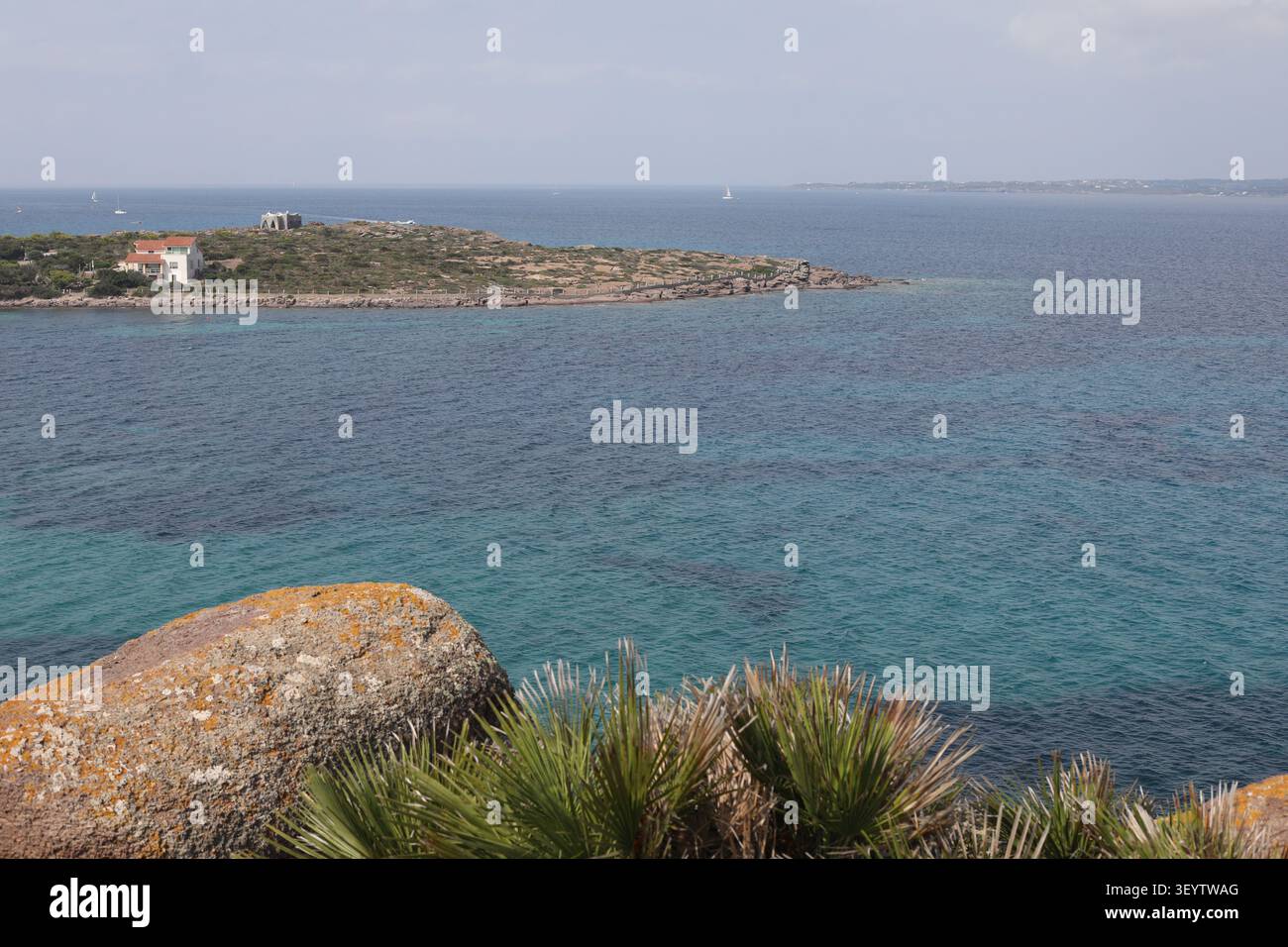 Une vue sur la mer et la Côte au loin Stockfoto
