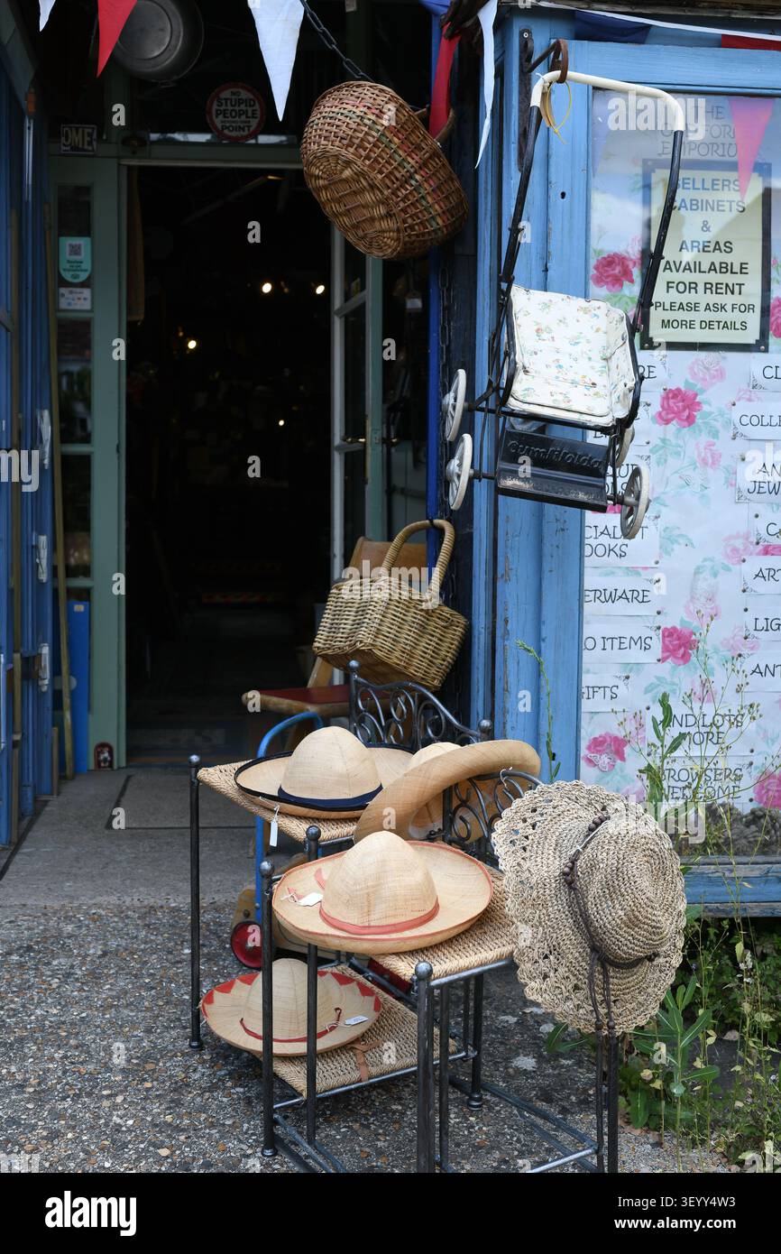 Bric-a-brac-Dorfgeschäft Stockfoto