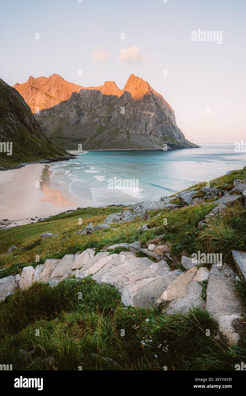 Haus, Strand, Trollfjord, Lofoten, Norwegen Stockfoto