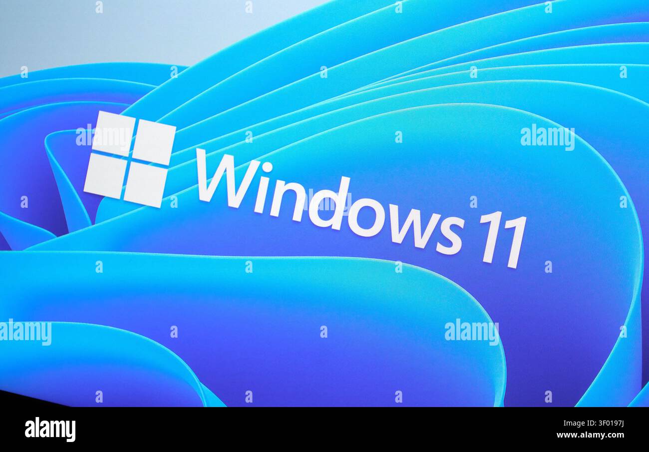CHICAGO, IL, USA – 15. JULI 2021: Ein Bild des Windows 11-Logos auf einem blauen welligen abstrakten Hintergrund. Dieses Bild fördert das Operatin Stockfoto