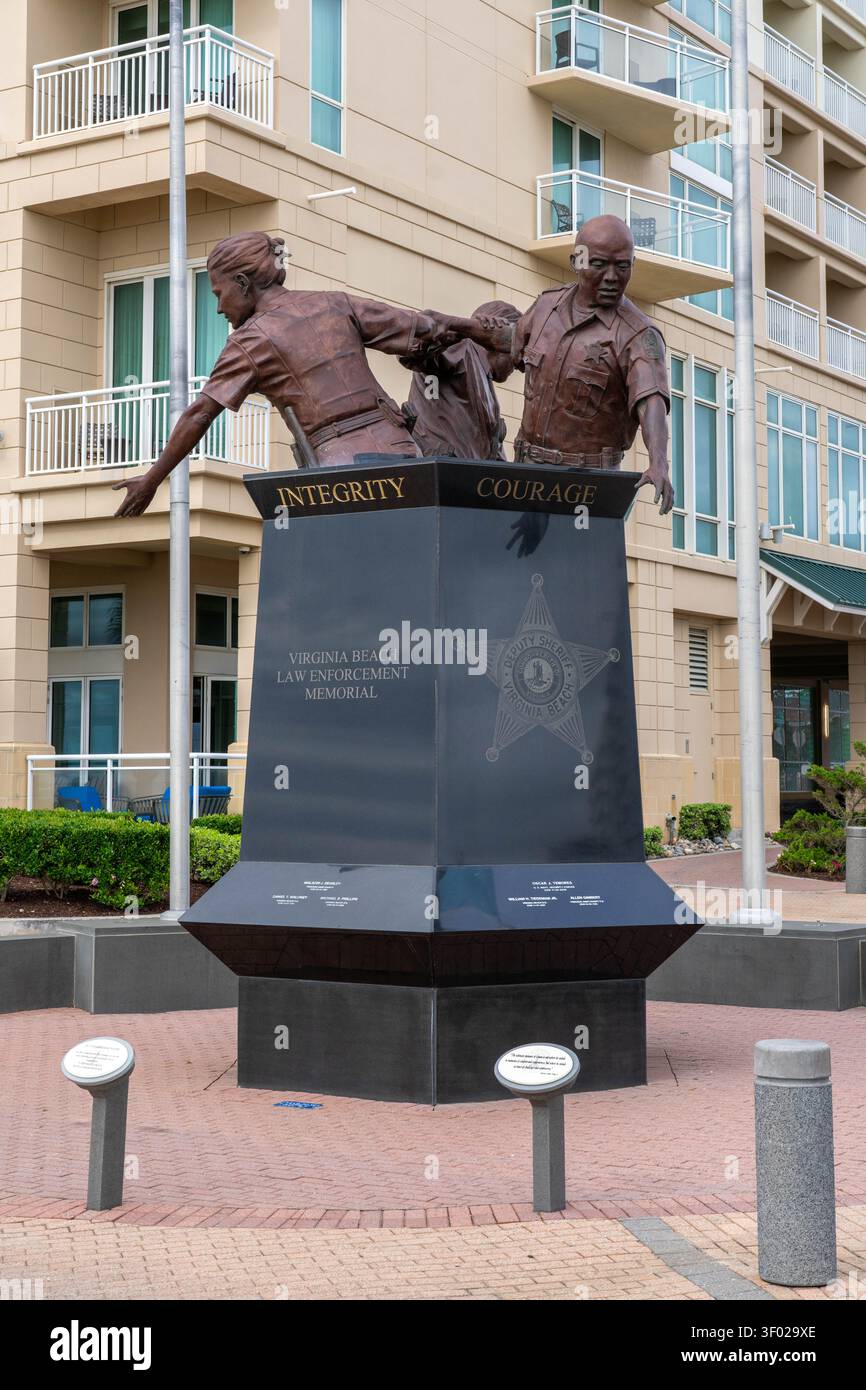 Virginia Beach Virginia - 17. Juni 2026: Virginia Beach Law Enforcement Memorial am Oceanfront Boardwalk Stockfoto