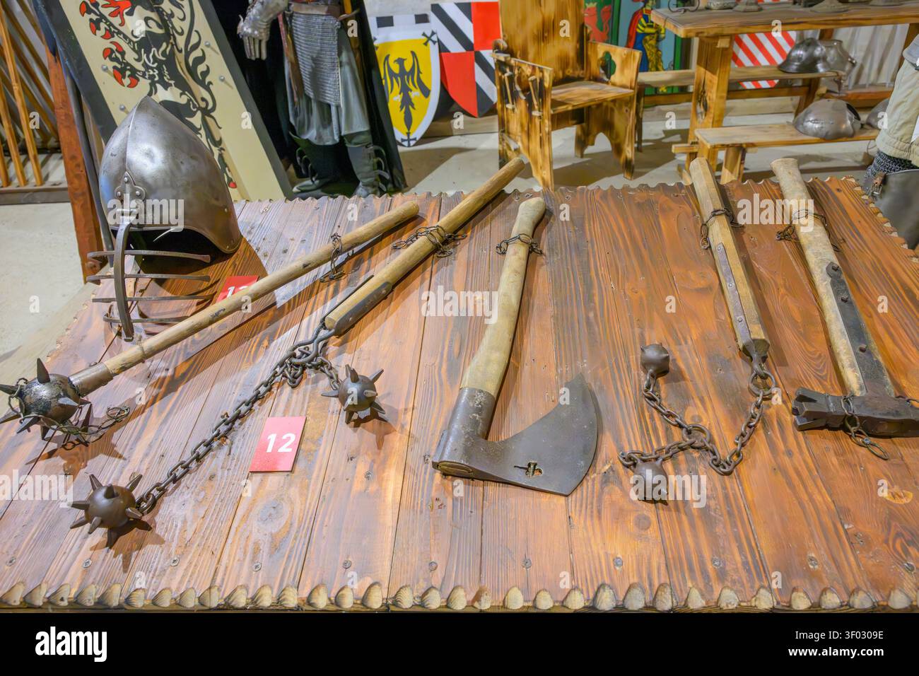 Mittelalterliche Waffen, Schloss Predjama, Slowenien. Stockfoto