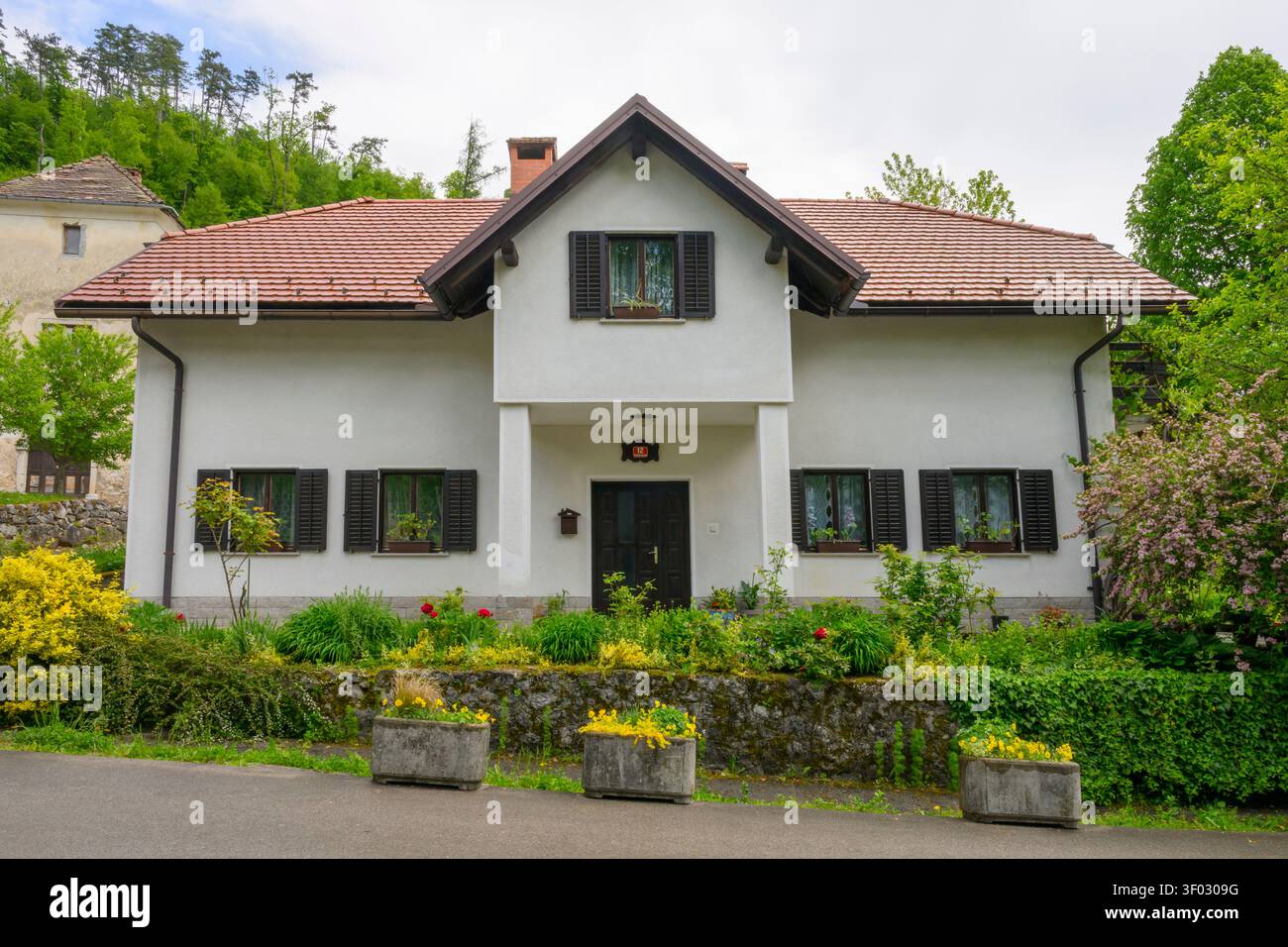 Ein typisches Haus in Prejama, Region Oberkarniola, Slowenien. Stockfoto