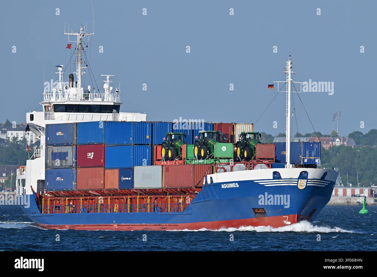Containerschiff AGUIMES im Kiel-Fjord Stockfoto