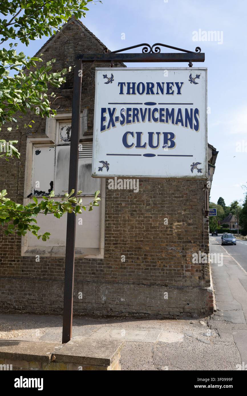 Ehemaliger Club für Dienstleistende, Station Road, Thorney, Cambridgeshire, Juli 2026 Stockfoto