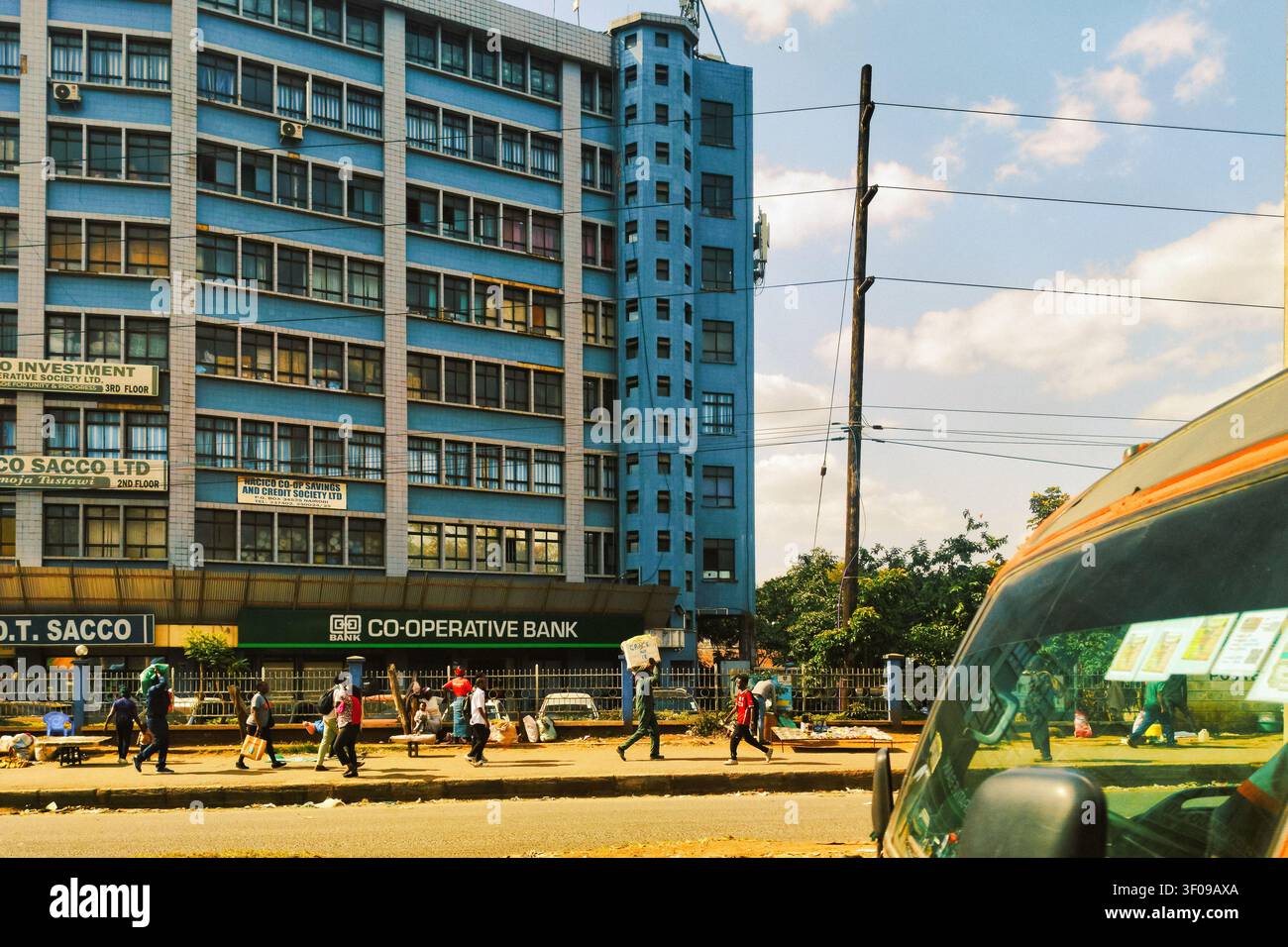 6. Juni 2026 - Straßenansicht der Nacico Plaza und der Filiale der Co-operative Bank in der Haile Selassie Avenue in Nairobi, Kenia Stockfoto