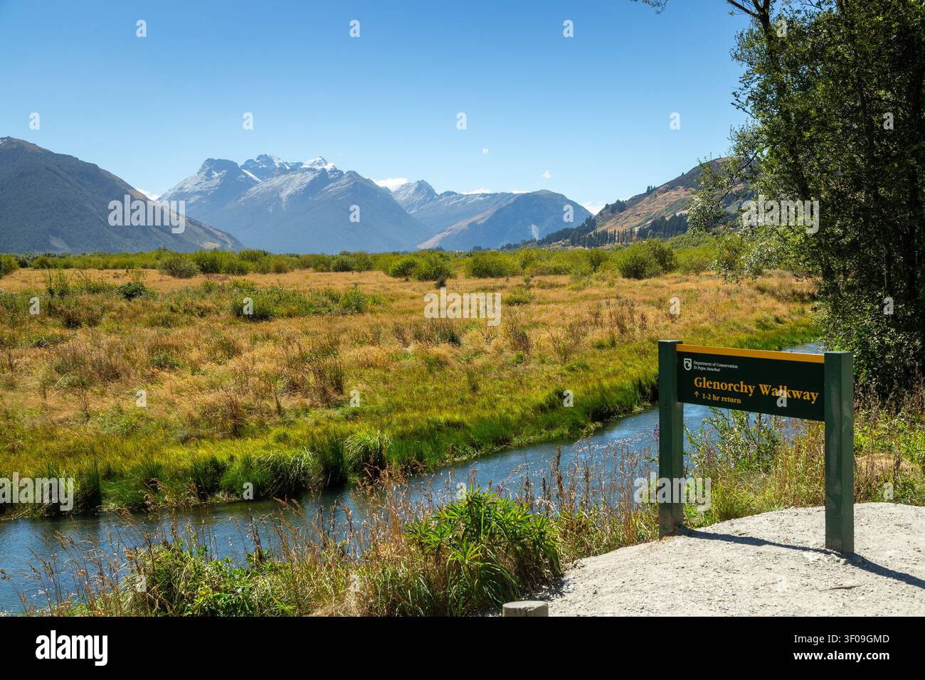 Der Glenorchy-Lagunen-Sichtweg mit Mount Earnslaw im Hintergrund, Glenorchy, Otago, Neuseeland Stockfoto